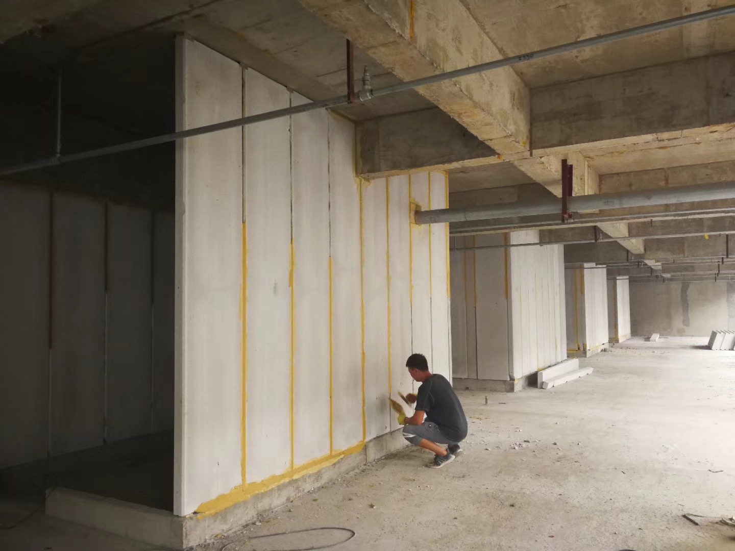 东城无机发泡轻骨料混凝土隔墙板施工技术性能研究